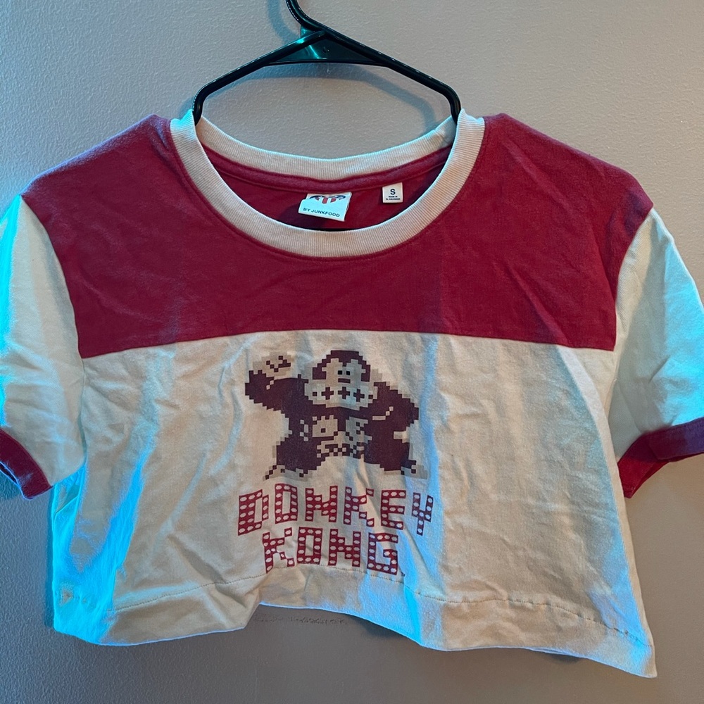 Nintendo donkey Kong cropped shirt